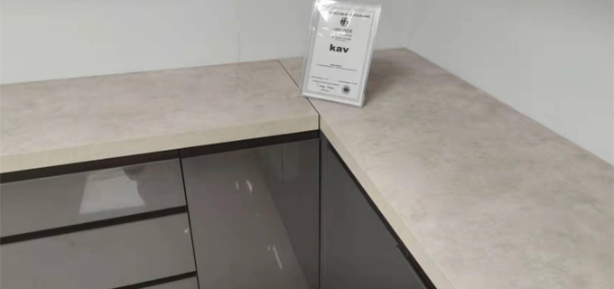 The application of kav 180 degree + 135 degree corner hinges