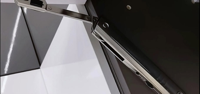 Up turning free stop lifting system